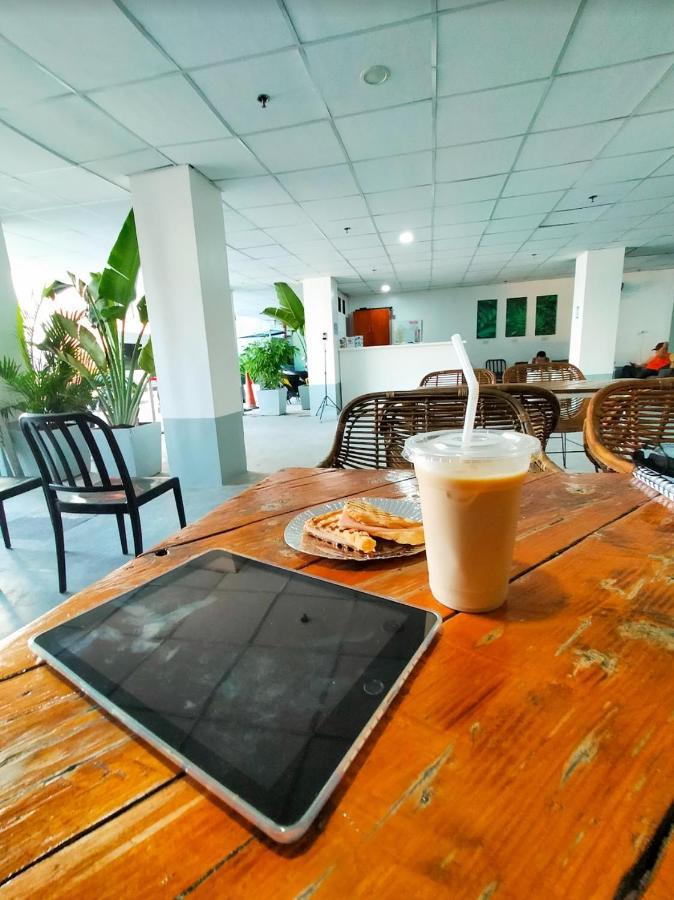 Pasay Centrale Hotel Экстерьер фото